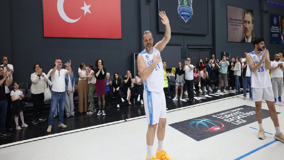 Oğuz Savaş, mesleğini Çayırova Belediyesi formasıyla bitirdi