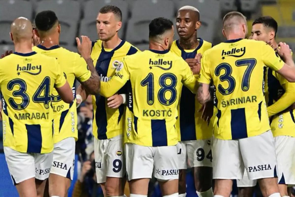 Olaylı maçta Kanarya’dan kritik galibiyet! Fenerbahçe, RAMS Başakşehir’i 4 golle devirdi