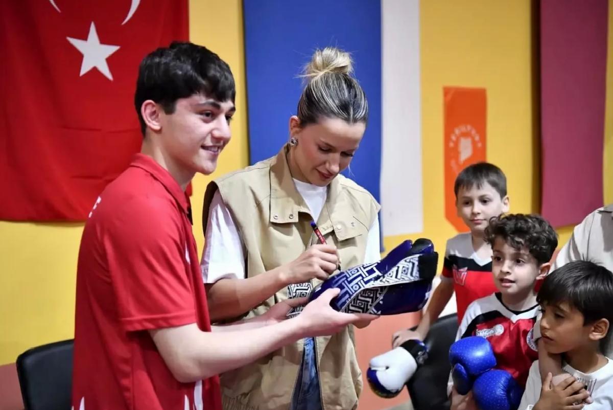Olimpiyat İkincisi Hatice Akbaş, Genç Atletlerle Buluştu