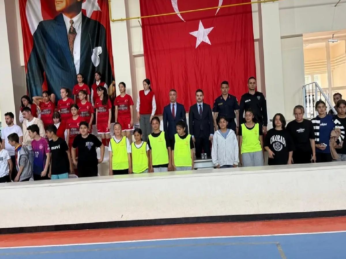 Ortaköy ilçesinde voleybol turnuvası düzenlendi