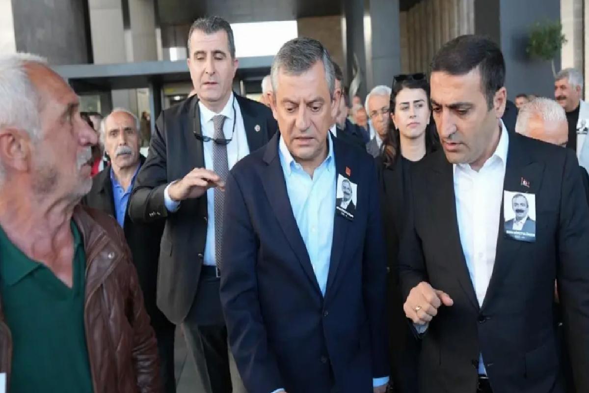 Özel, yumruklu taarruzla ilgili bir ismi işaret etti: Tertibin içinde değilse de sorumlu