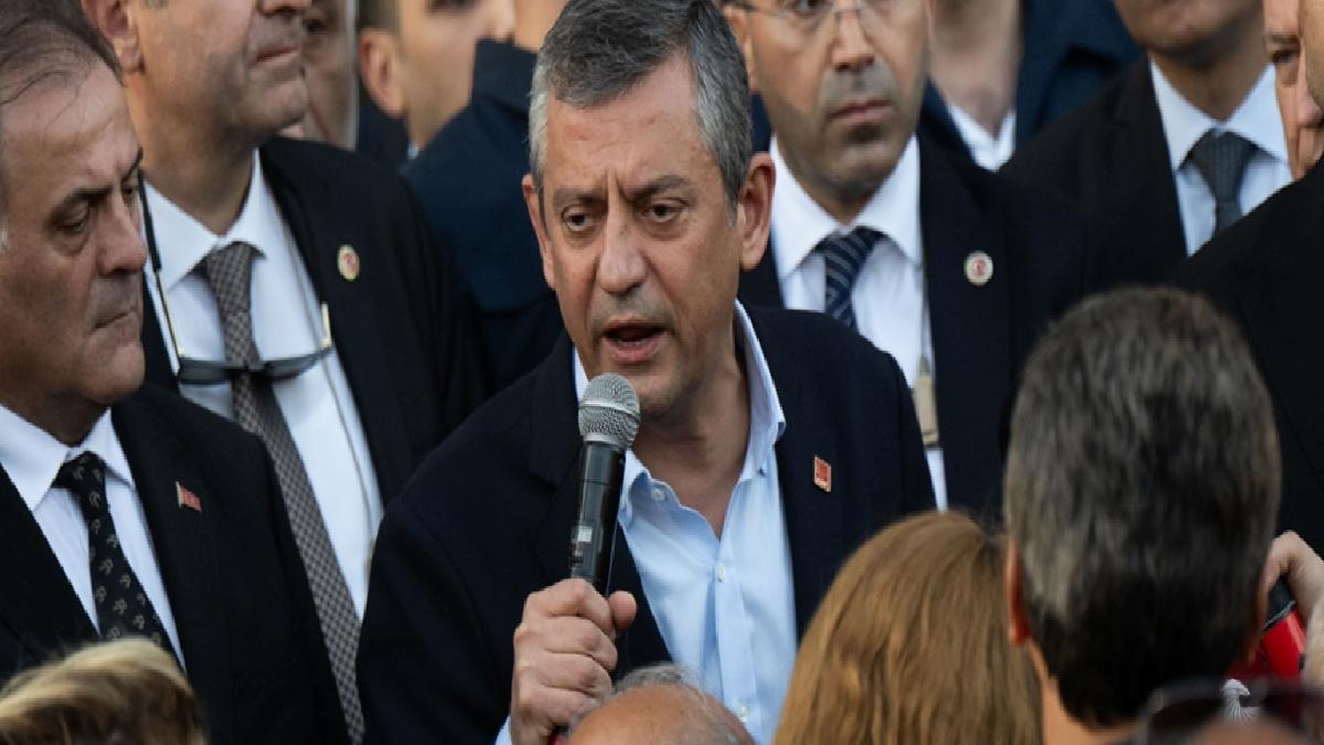 Özgür Özel darp raporu almadan programına devam ettiğini belirtti