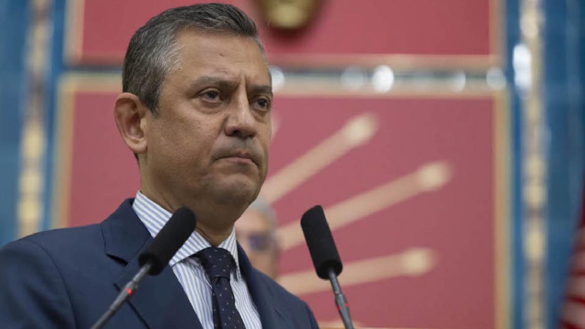 Özgür Özel’in Konya mitinginde, Konyalı olmaması dikkat çekti