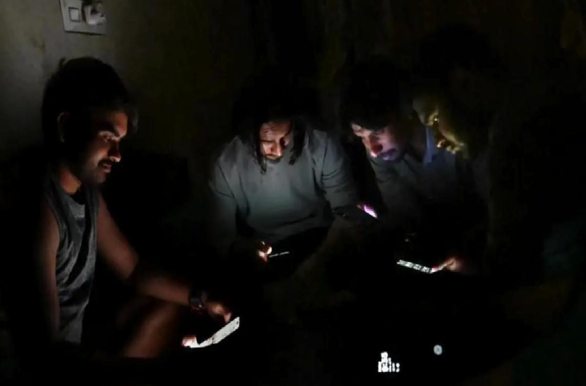 Pakistan-Hindistan Gerginliği: Elektrik Kesintileri Başladı
