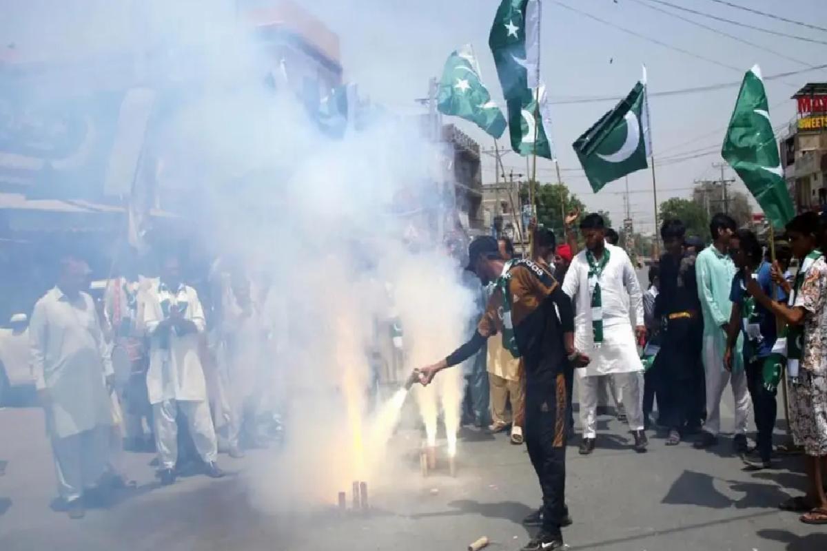 Pakistan ve Hindistan’dan Ateşkes