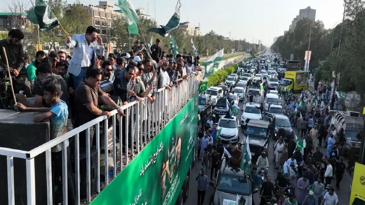 Pakistan’da Orduya Dayanak Şovları