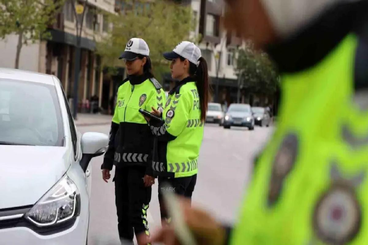Polis Anneler Misyonda