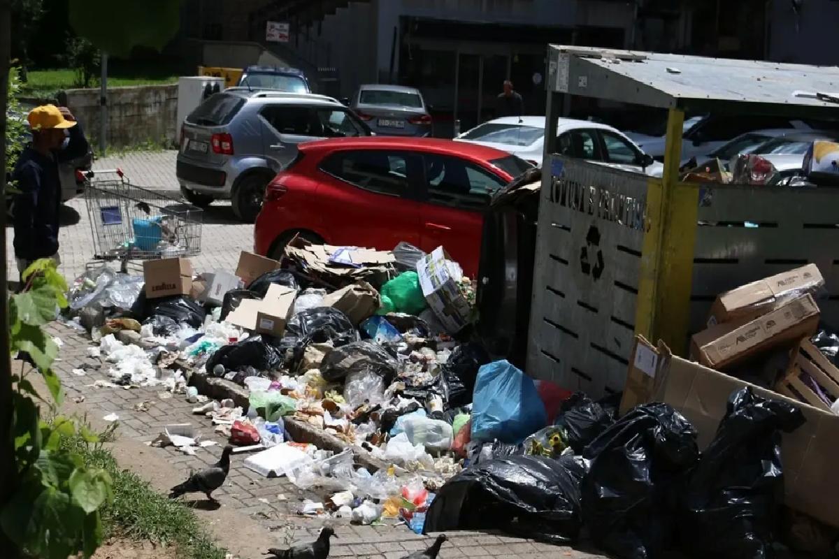Priştine’de Çöp Grevi: Sokaklar Tekrar Kirli