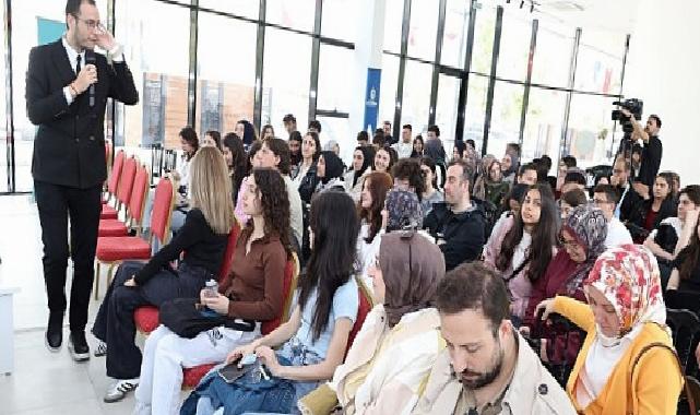 Prof. Dr. Samur, gençlerle yapay zekâyı konuştu
