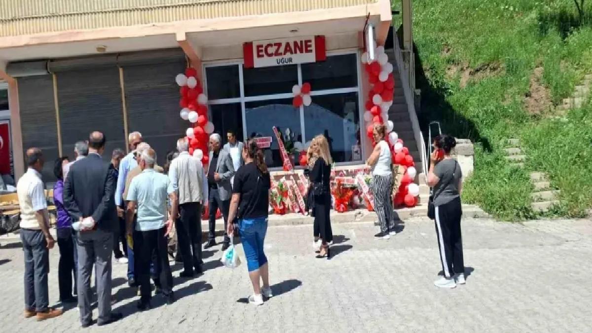 Pülümür’de 18 Yıl Ortadan Sonra Eczane Açıldı