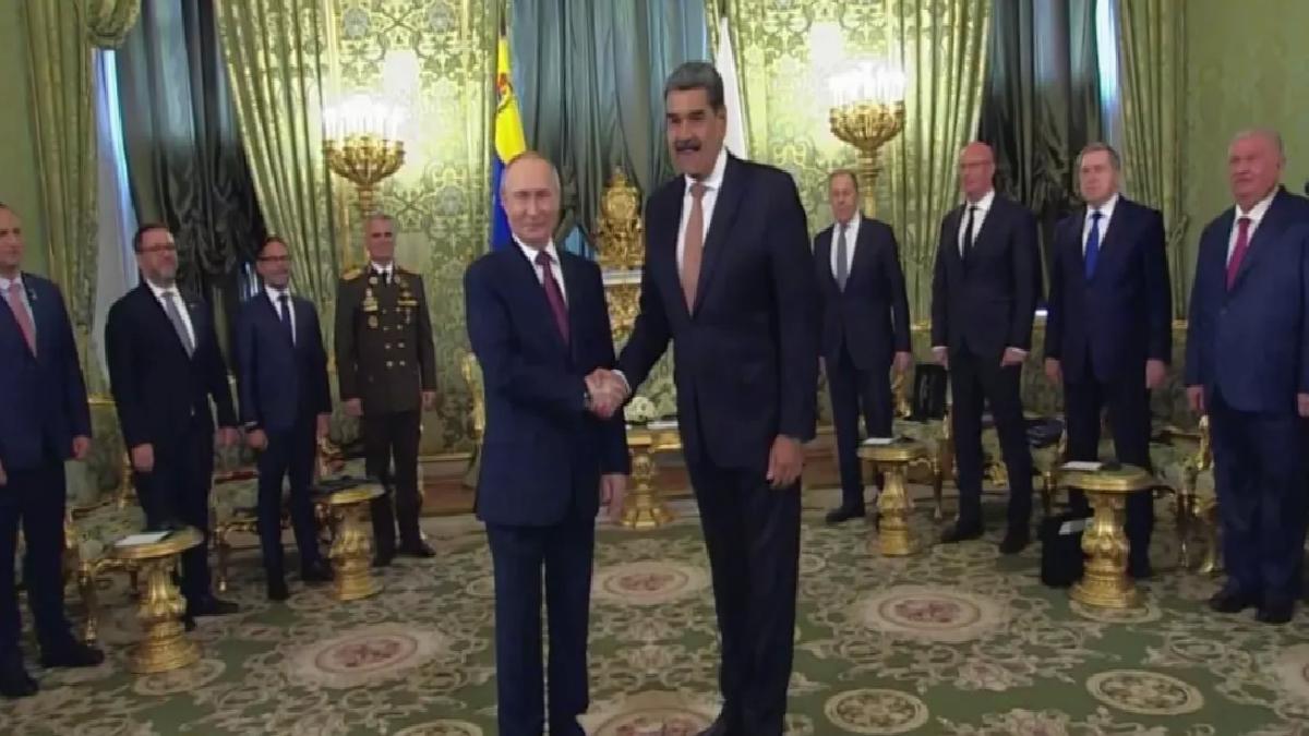 Putin ve Maduro Kremlin’de Bir Ortaya Geldi