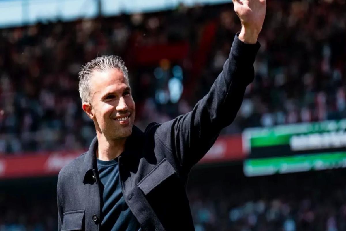 Robin van Persie Fenerbahçe’nin yıldız oyuncusunu istiyor