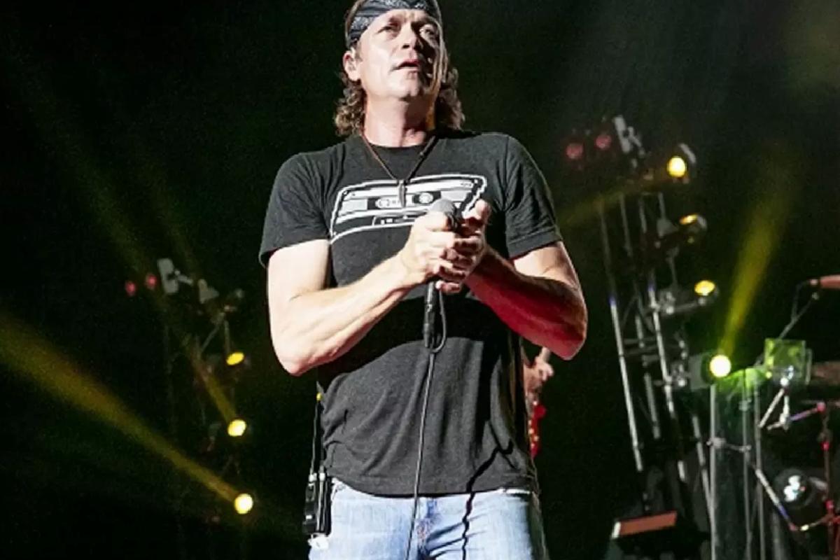 Rock dünyasından makûs haber! Brad Arnold dördüncü evre kanser