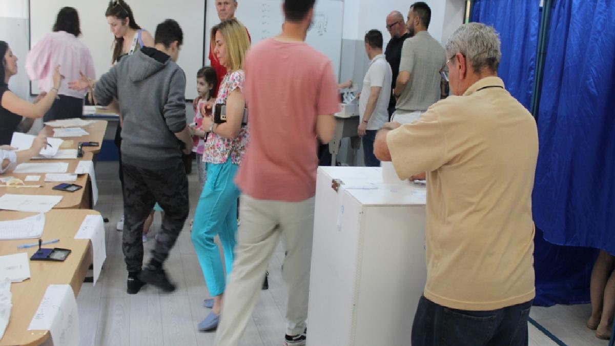Romanya, yeni cumhurbaşkanını seçiyor