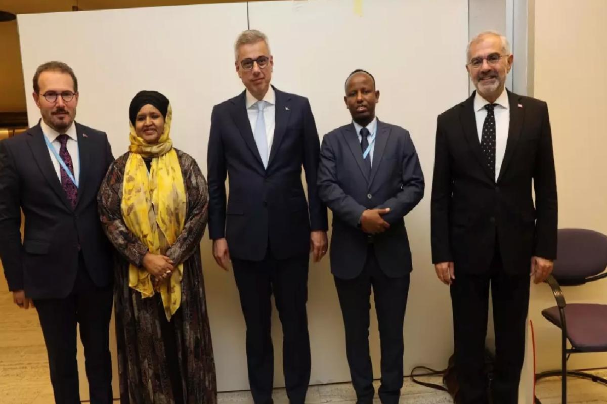 Sağlık Bakanı Somali Heyeti ile Görüştü