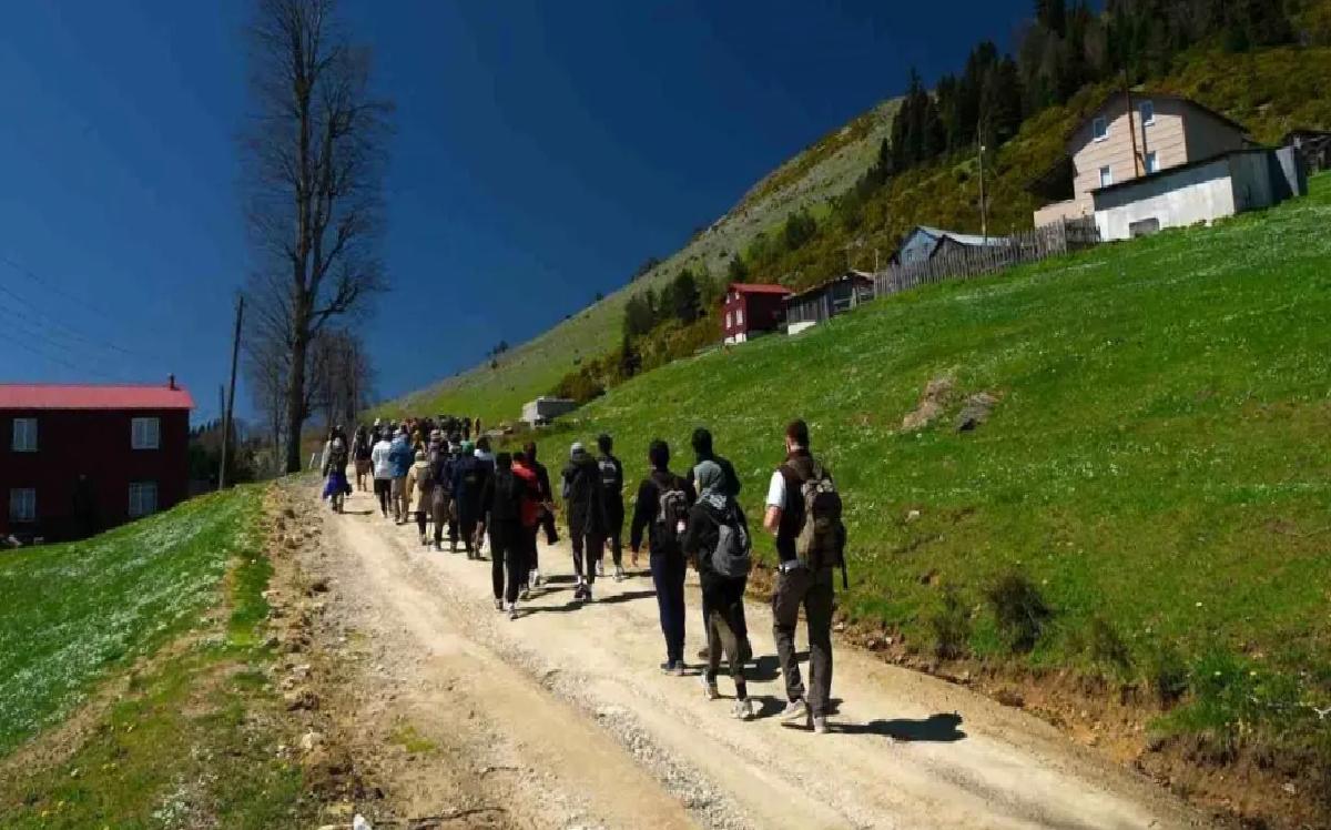 Sakarya Tabiat Yürüyüşleri Hendek Dikmen Zirve Parkuru ile Devam Etti