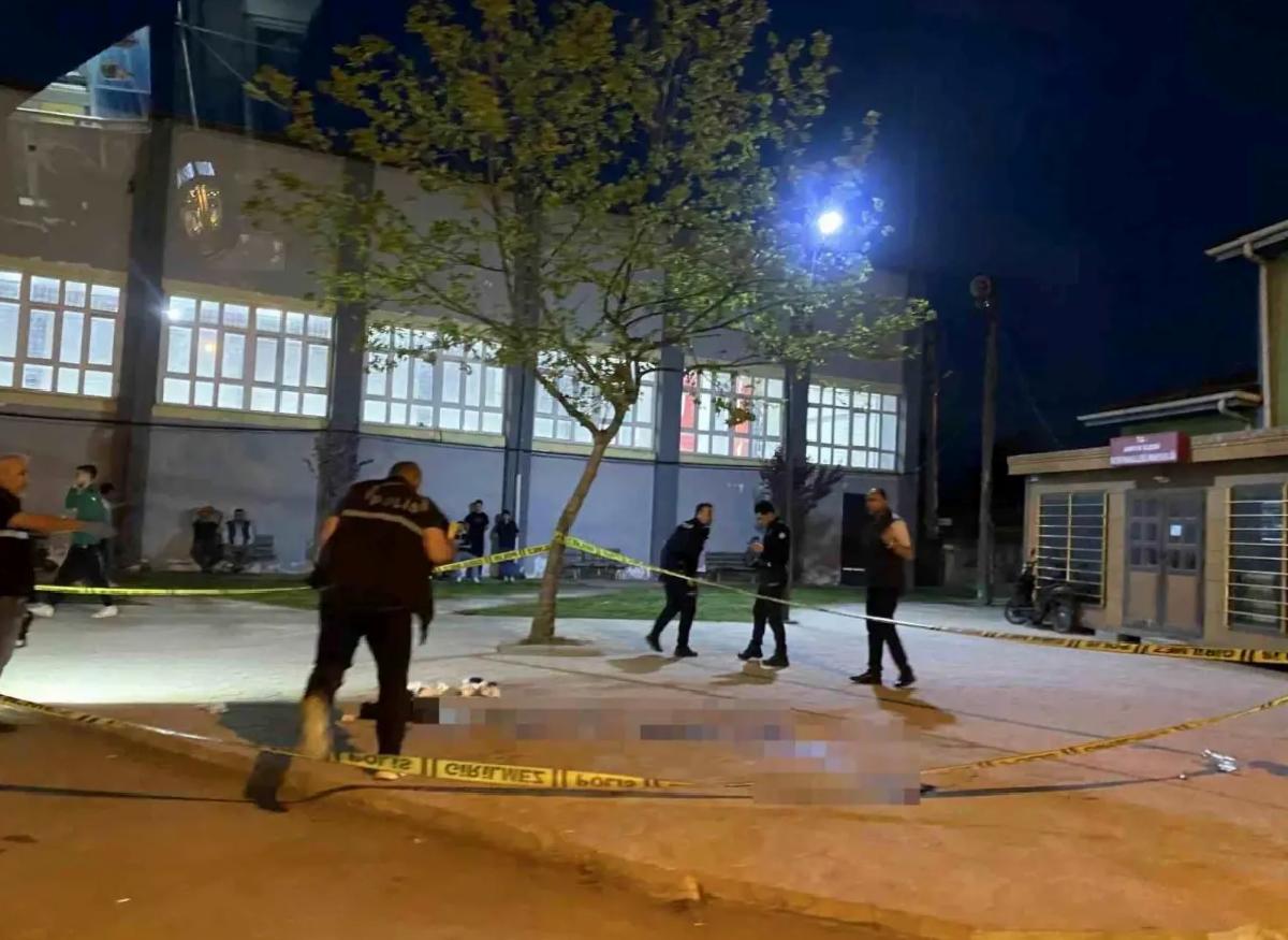Sakarya’da Bıçaklı Arbede: 15 Yaşındaki Çocuk 17 Yaşlıyı Yaraladı