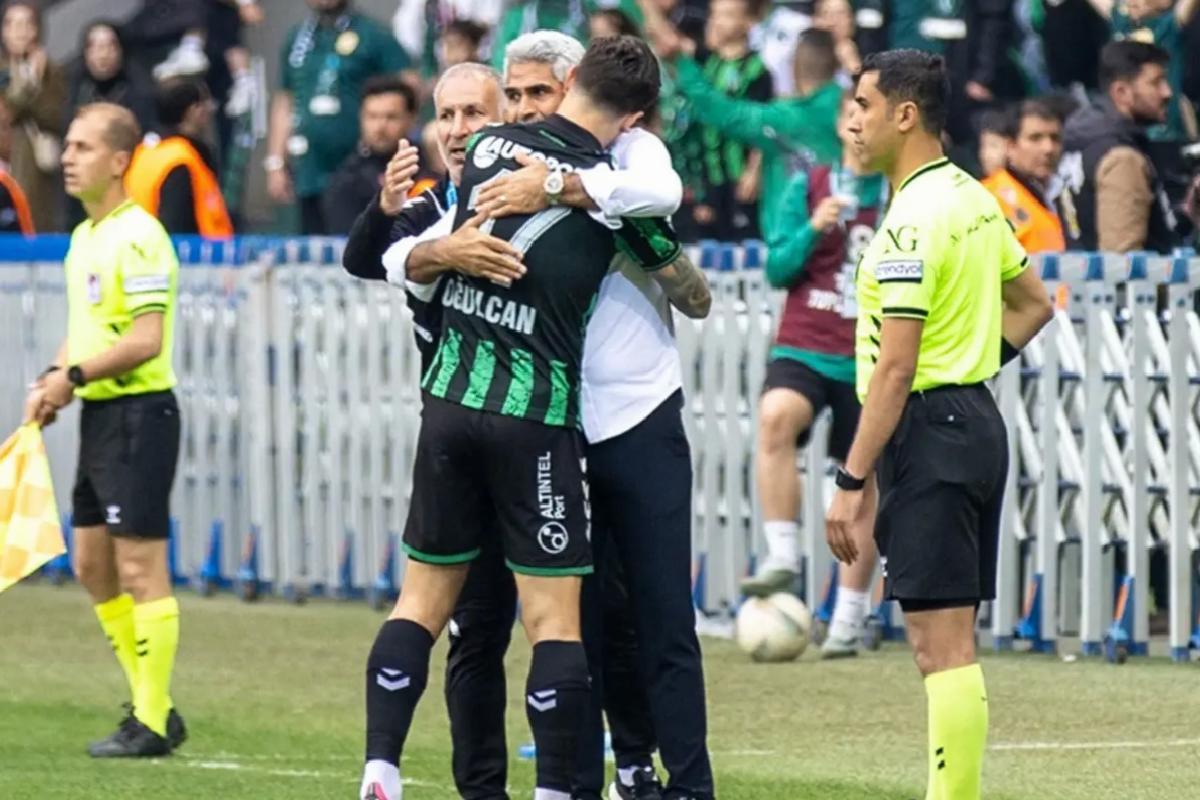 Şampiyon Kocaelispor’da İsmet Taşdemir vazifesinden ayrıldı