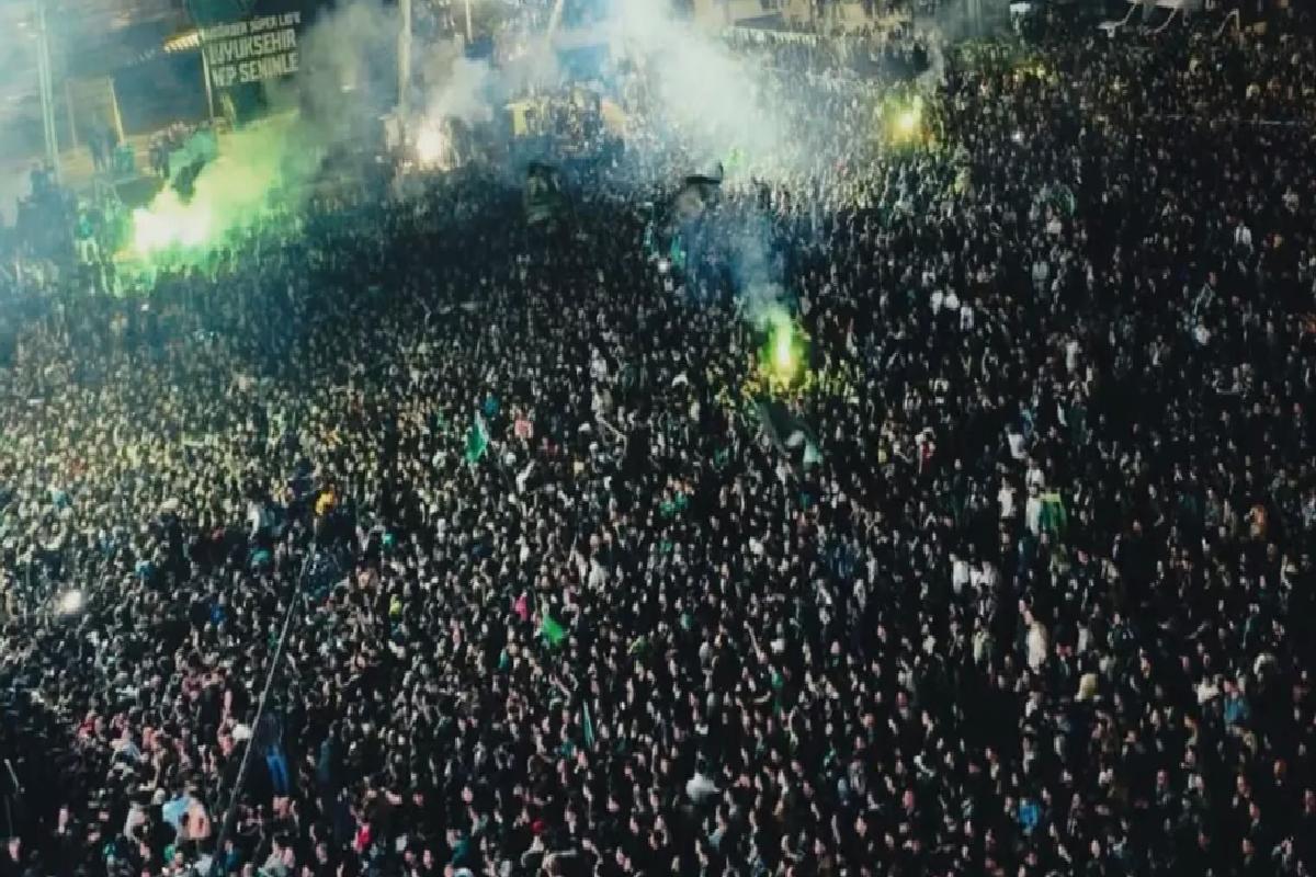 Şampiyon olmuşlardı, 3 maçı da kaybedince taraftar küplere bindi