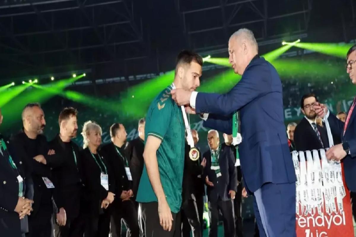 Şampiyonluk merasiminde İbrahim Hacıosmanoğlu’na soğuk duş