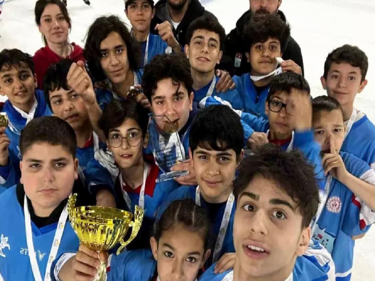 Samsun Erkek Buz Hokeyi Ekibi Türkiye Şampiyonu, Bayan Kadrosu Üçüncü Oldu