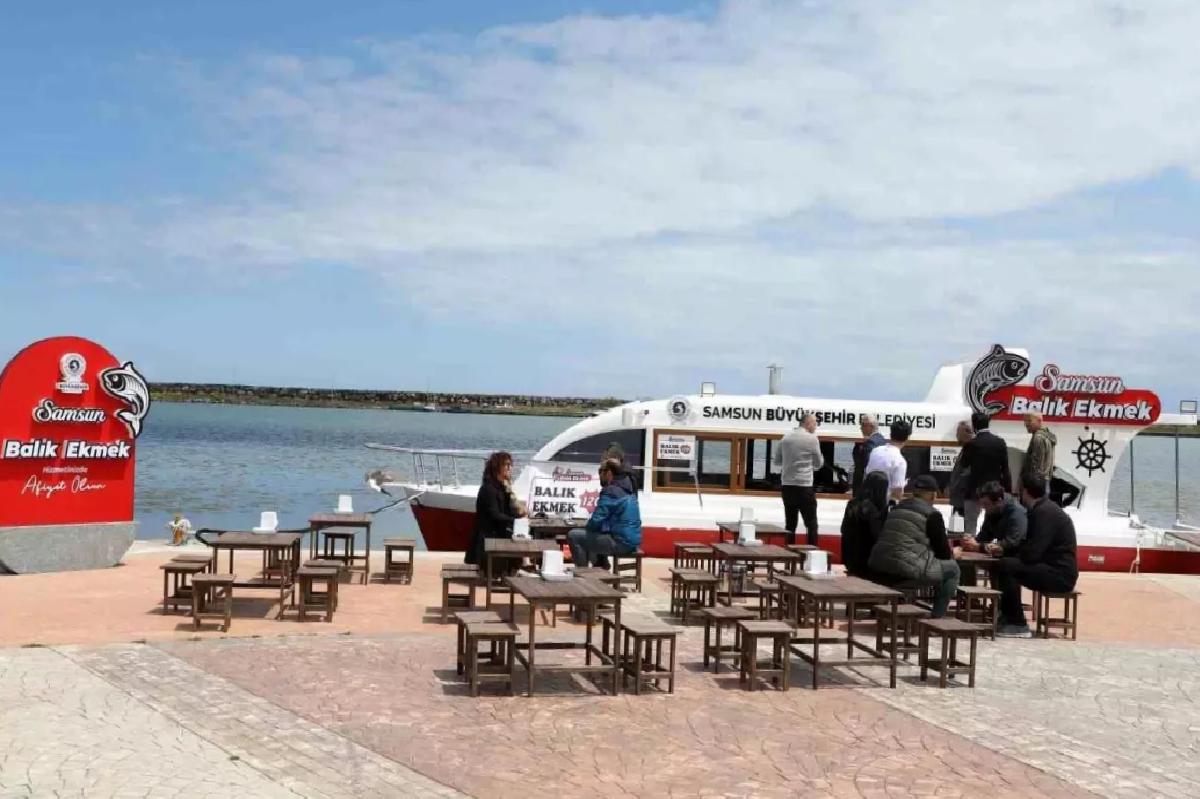 Samsun’da Balık-Ekmek Teknesi Hizmete Açıldı