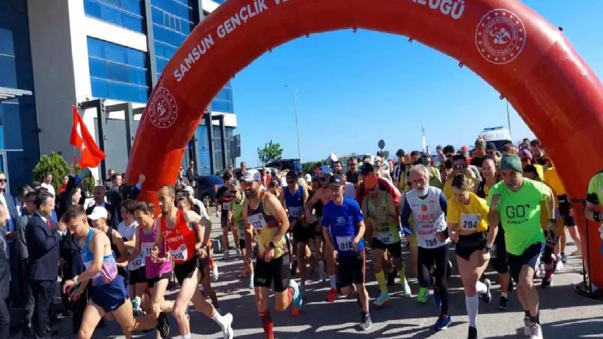 Samsun’da Memleketler arası 19 Mayıs Yarı Maratonu Başladı