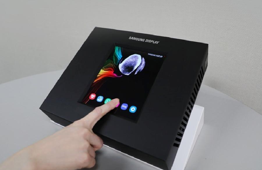Samsung, ekranın her yerinden algılayan parmak izi okuyuculu OLED paneli tanıttı
