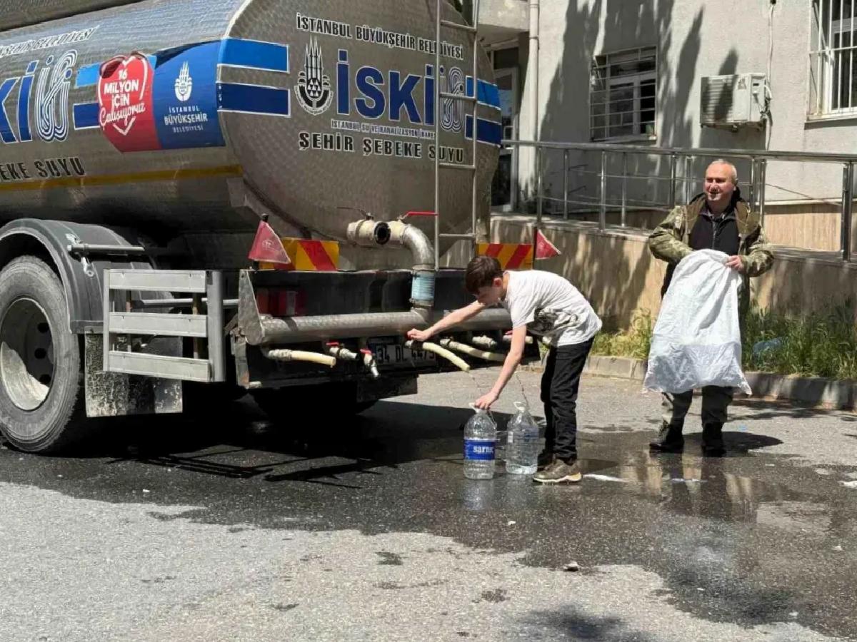 Sarıyer’de Yol Çökmesi, Ayazağa Mahallesi’nde Su Kesintisine Yol Açtı