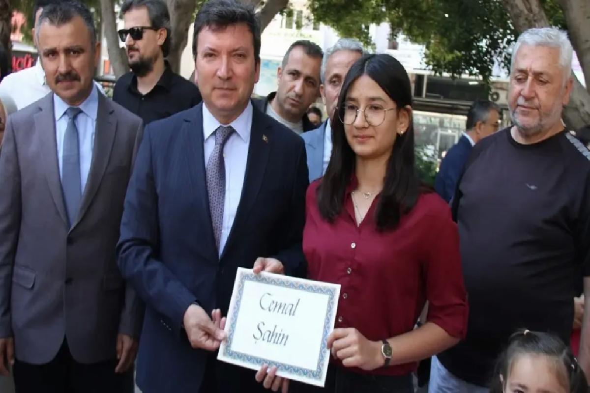 Serik’te Gençlik Haftası ve Aile Yılı hasebiyle yürüyüş yapıldı