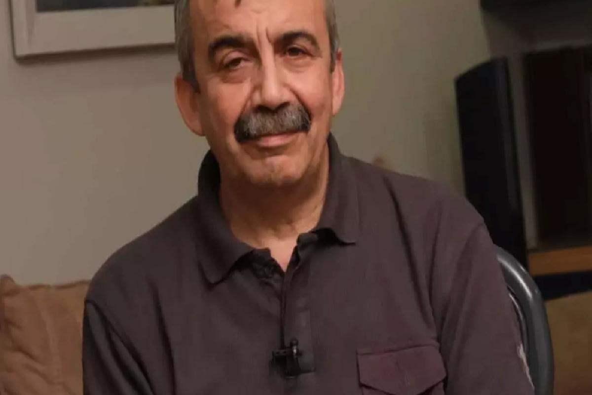 Sırrı Süreyya Başkan, vasiyetini bir cenaze merasiminde açıklamış