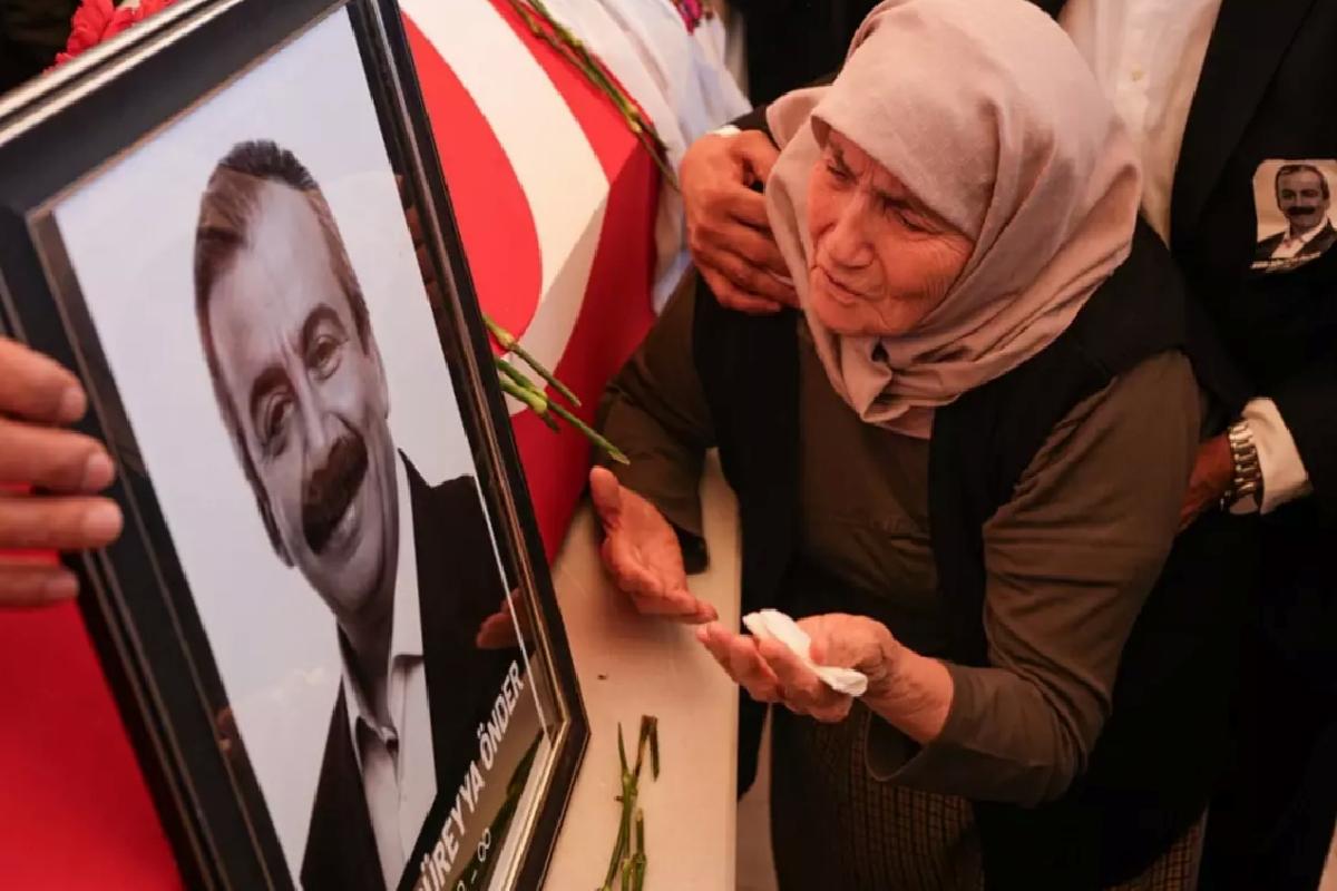 Sırrı Süreyya Başkan’ın cenazesinin Meclis’e neden getirilmediği belirli oldu