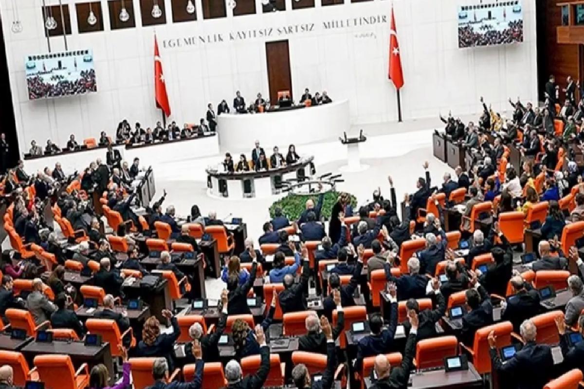 Sırrı Süreyya Lider birinci değil! İşte misyonuna devam ederken hayatını kaybeden vekillerimiz