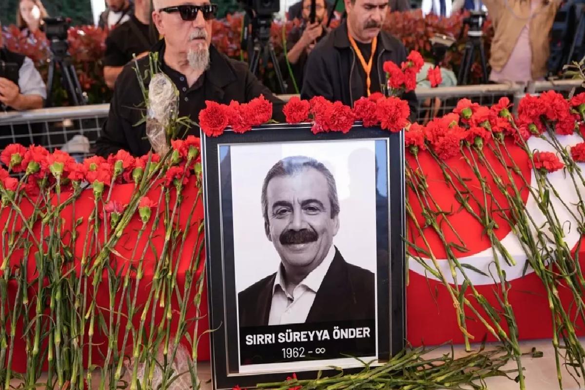 Sırrı Süreyya Öncü’nün Cenazesi Toprağa Verildi