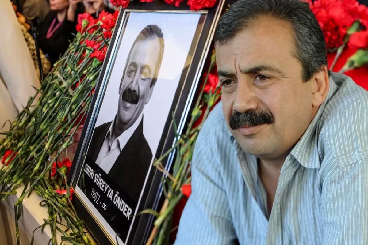 Sırrı Süreyya Öncü’nün “Türk müsünüz?” sorusuna karşılığı yine gündem oldu