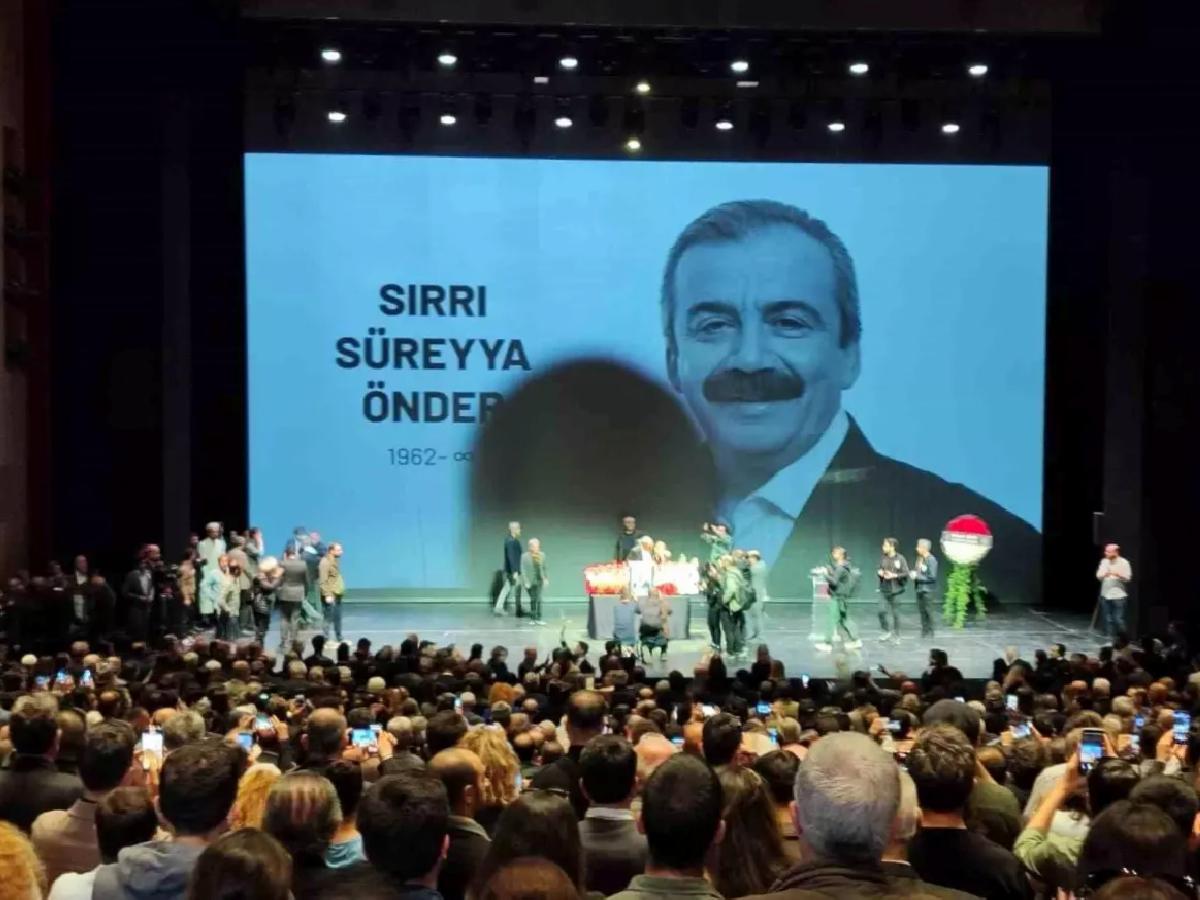 Sırrı Süreyya Öncü’ye Veda Merasimi