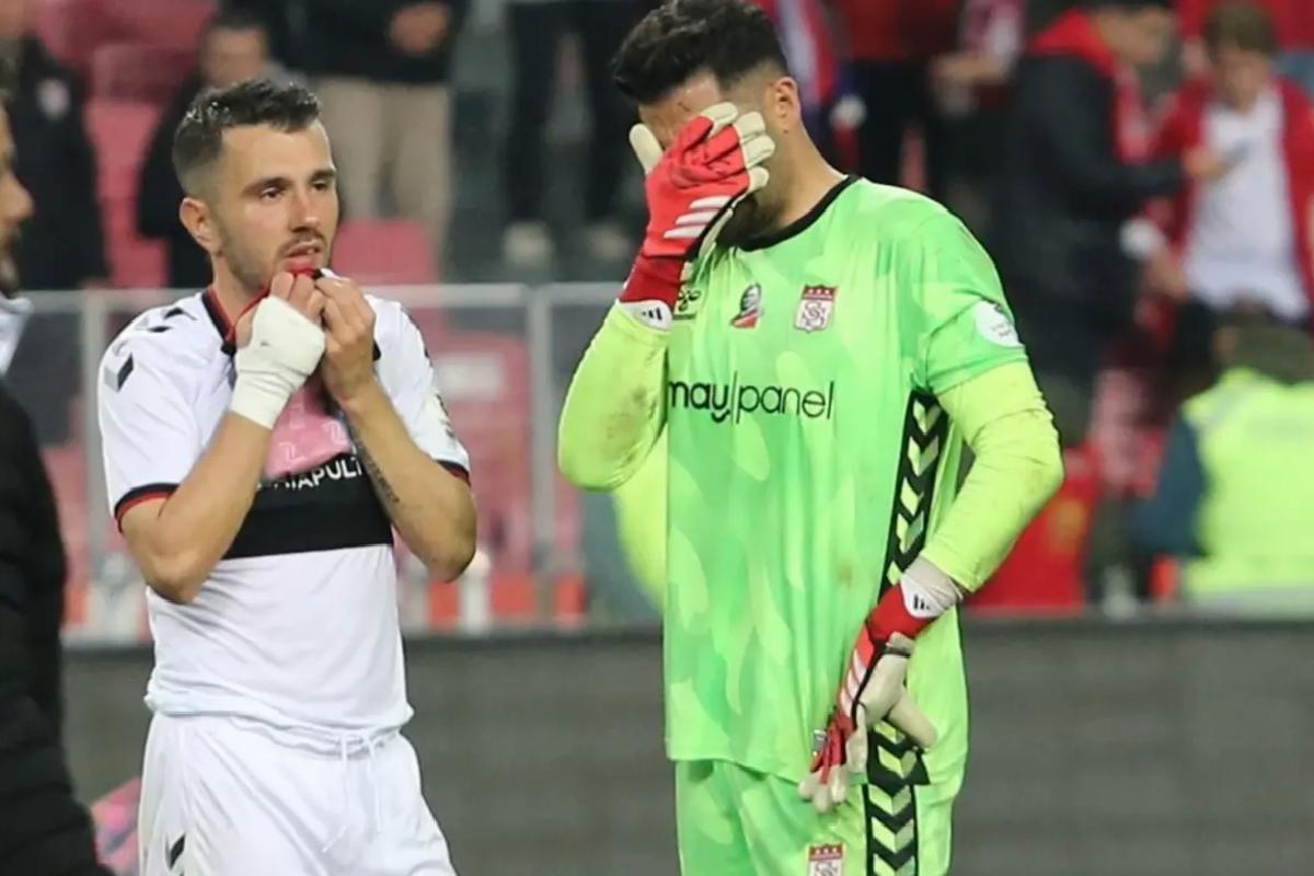 Sivasspor küme düştü, eski oyuncuları Emre Kılınç hüzünden yıkıldı