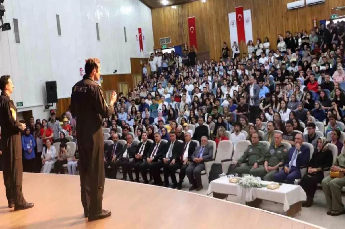 SOLOTÜRK Elazığ’da Uçuş Gösterisi ve Söyleşi Düzenledi
