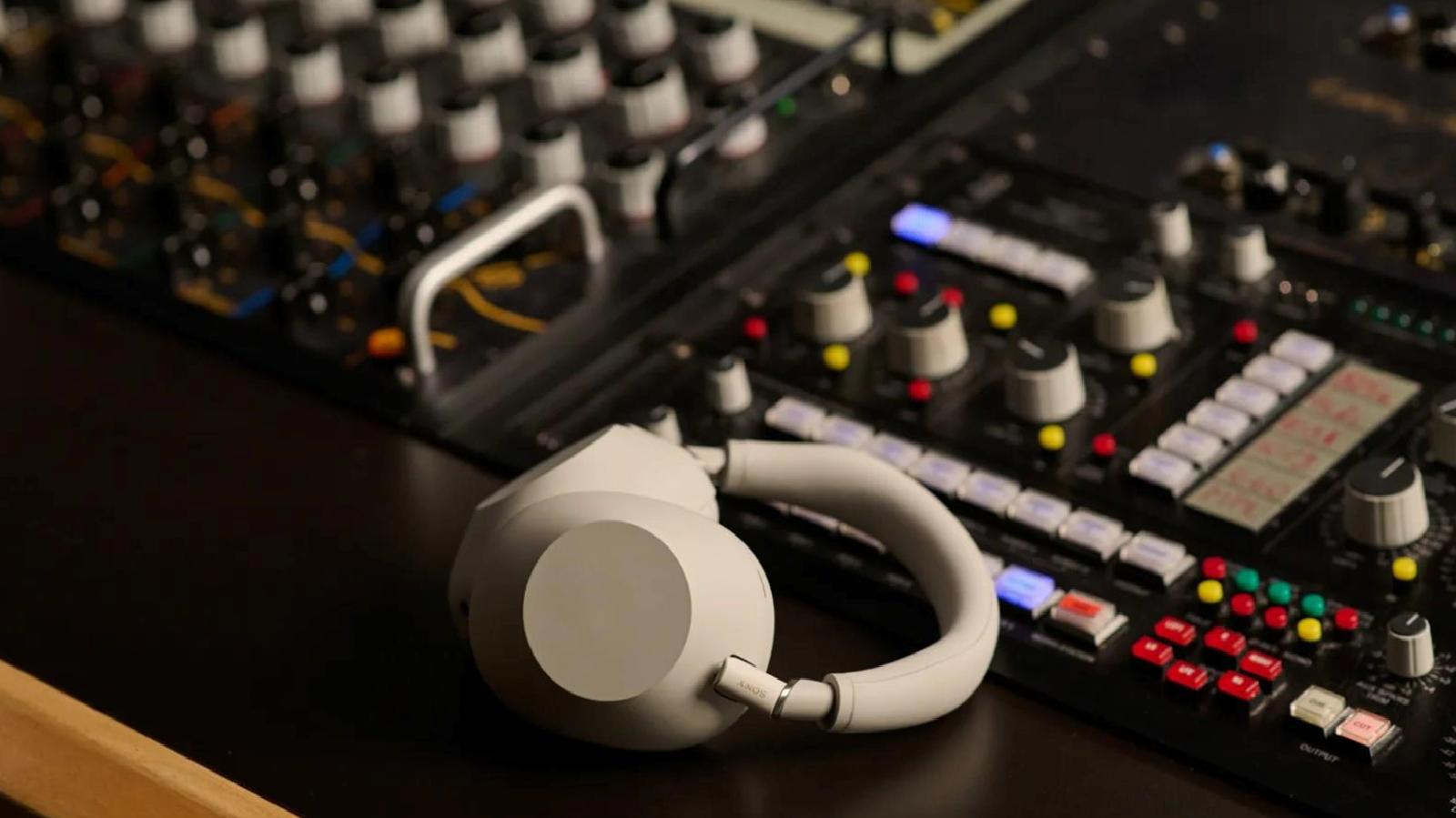 Sony, gelişmiş gürültü engelleme özellikli kulaklığını “WH-1000XM6” tanıttı