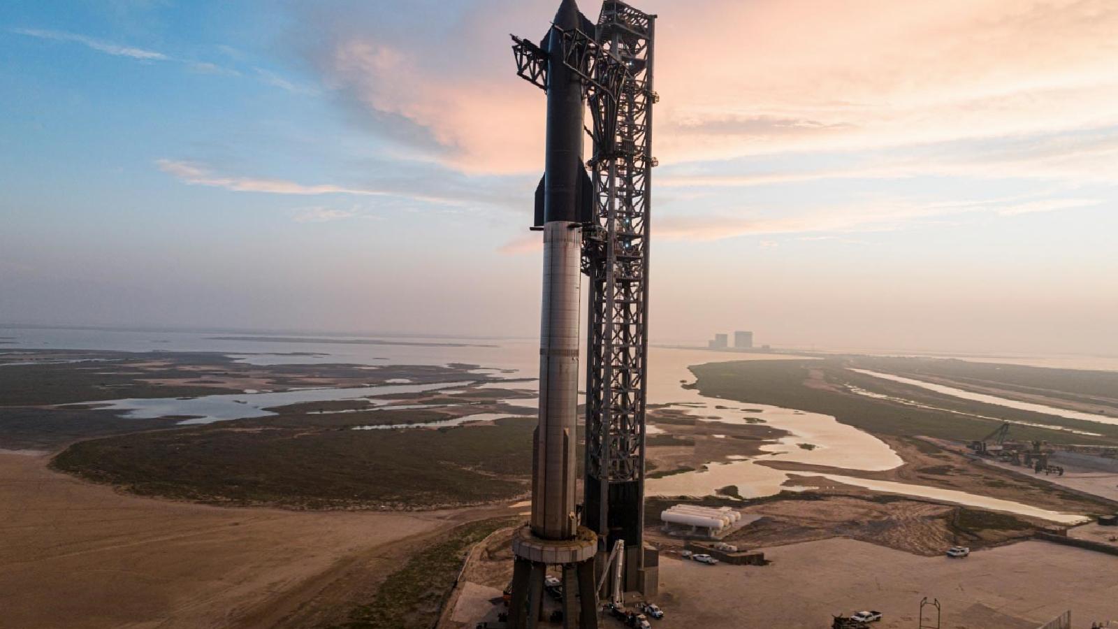 SpaceX, artık dünyanın en büyük roketi Starship’i iki haftada bir fırlatabilecek