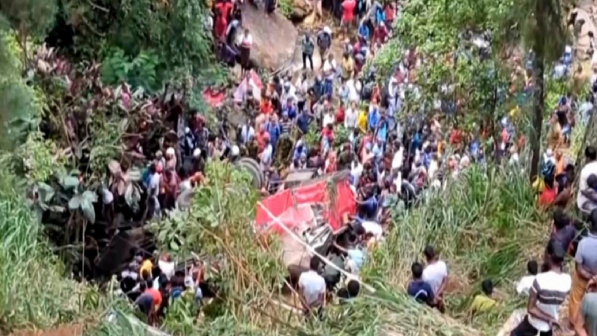 Sri Lanka’da yolcu otobüsü uçuruma yuvarlandı: 21 meyyit