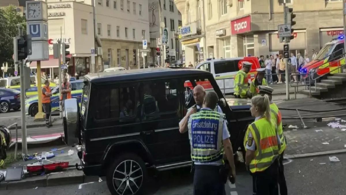 Stuttgart’ta Kalabalığa Araç Daldı