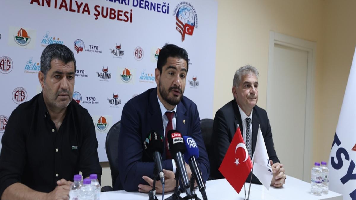 Taha Akgül, Antalya’da gazetecilerle buluştu