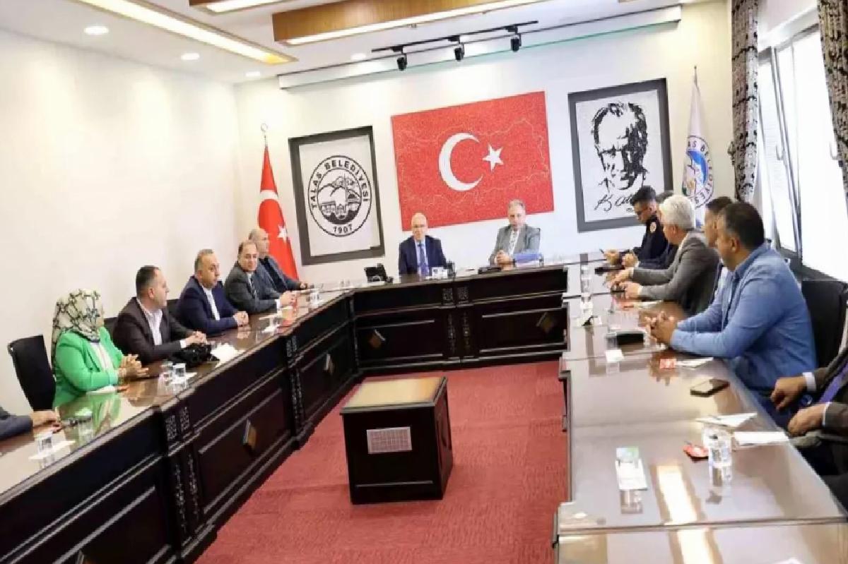 Talas’ta Mahalle Muhtarlarıyla Uyum Toplantısı Düzenlendi