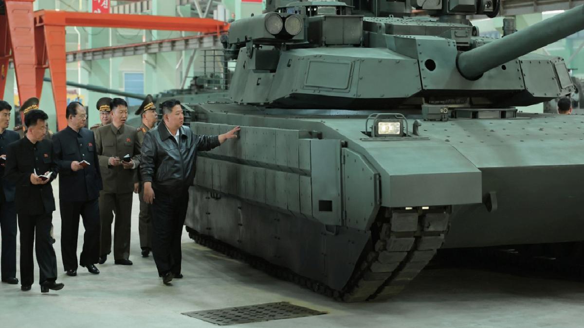 Tank fabrikasını gezen Kuzey Kore lideri Kim, daha fazla üretim istedi
