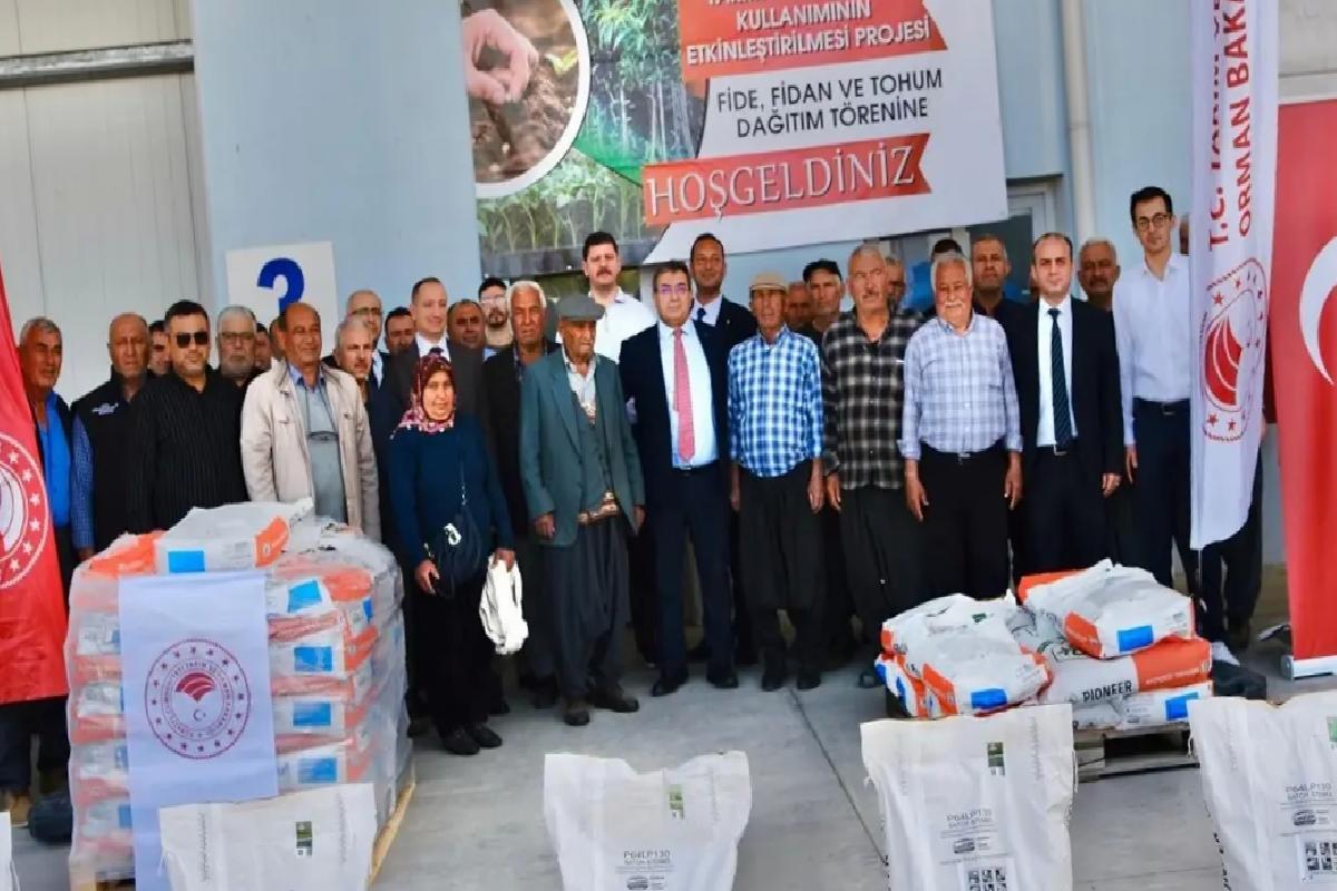 Tarsus’ta Yerli Ayçiçeği Tohumu Dağıtımı