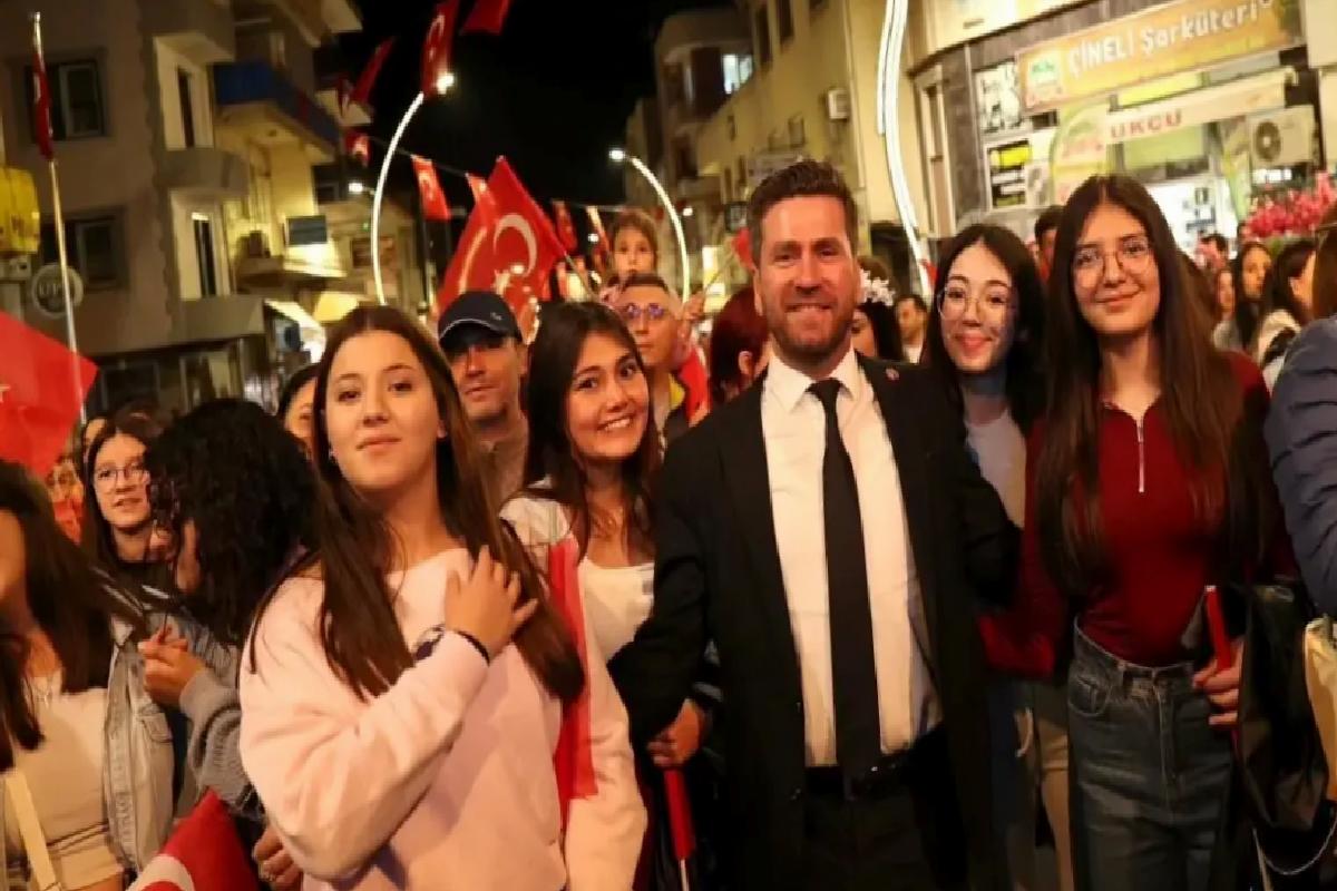 Tavas’ta Gençlik Haftası Konseri: Necati ve Saykolar Coşturdu