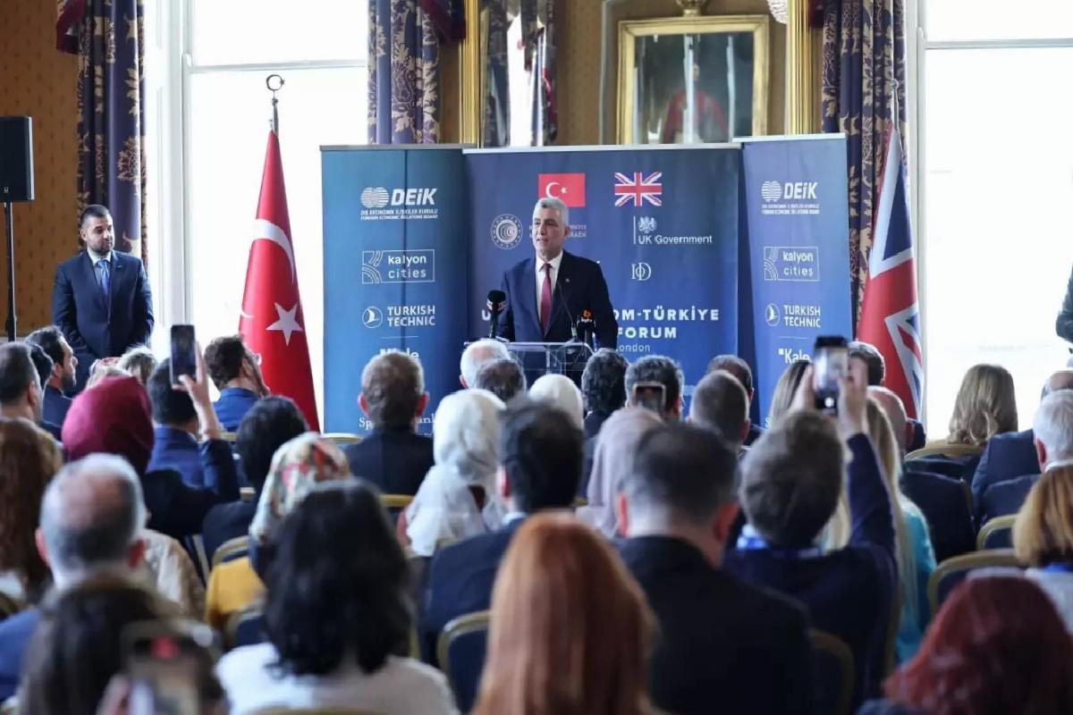 Ticaret Bakanı Bolat Londra’da İş Forumuna Katıldı