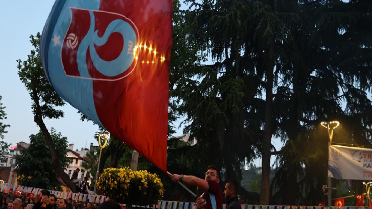 Trabzonspor taraftarları, Türkiye Kupası finalini dev ekrandan takip etti