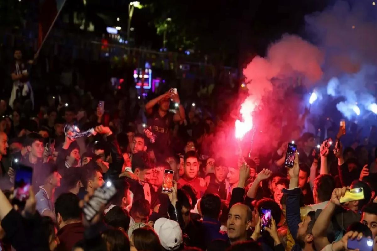 Trabzonspor taraftarları, Ziraat Türkiye Kupası finalini dev ekrandan takip etti